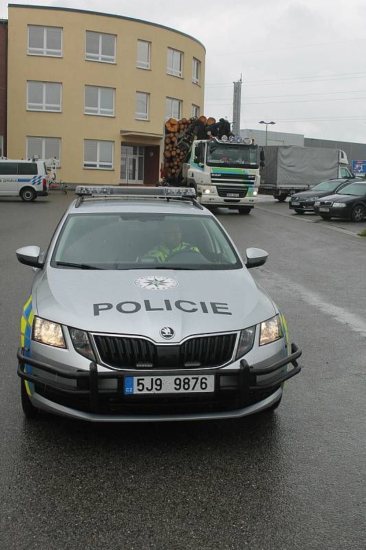 Policisté na Vysočině se zaměřily na kontroly kamionů s dřevem.