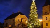 Vánoční strom v Mohelně. Archivní foto.
