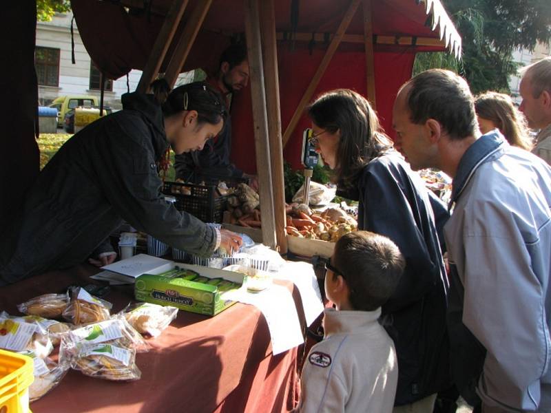 Biojarmark na náměstí Svobody představil návštěvníkům produkty ekologického zemědělství.