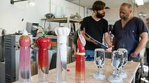 Výroba skleněných cen ve sklárnách Valner Glass pro kuchařskou soutěž Trophée Mille.