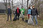 V různých koutech Jihlavska loni dobrovolníci vysbírali kolem silnic a cest několik desítek či stovek pytlů s odpadky.