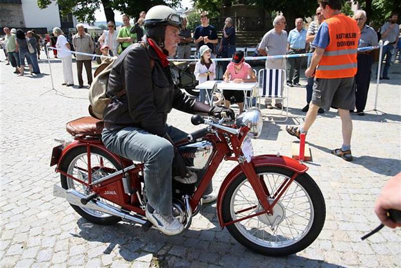 Veteránskou soutěž ovládly motocykly.