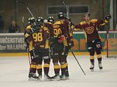 V sobotním třetím semifinálovém utkání play-off Chance ligy podlehli hokejisté Dukly Jihlava (na snímku) Vsetínu těsně 3:4.