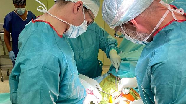 Unikátní operace dvou ramen v Nemocnici Jihlava.
