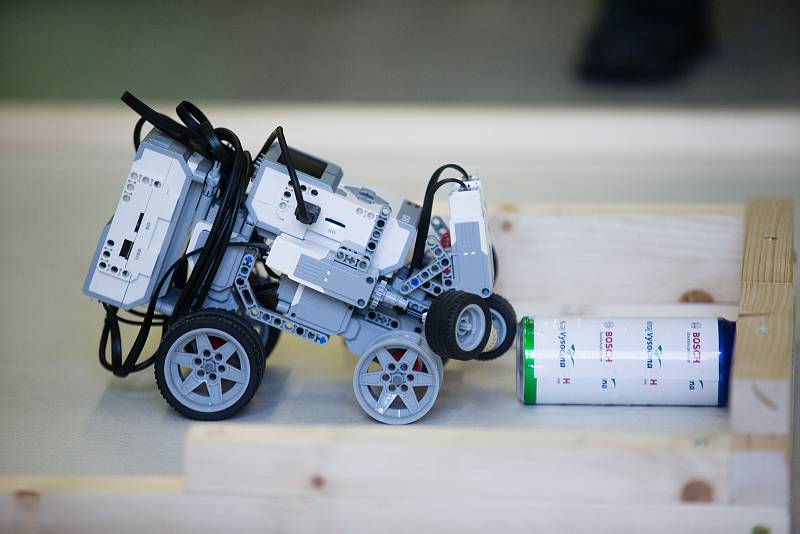 Druhý ročník soutěžní přehlídky Lego Robot.