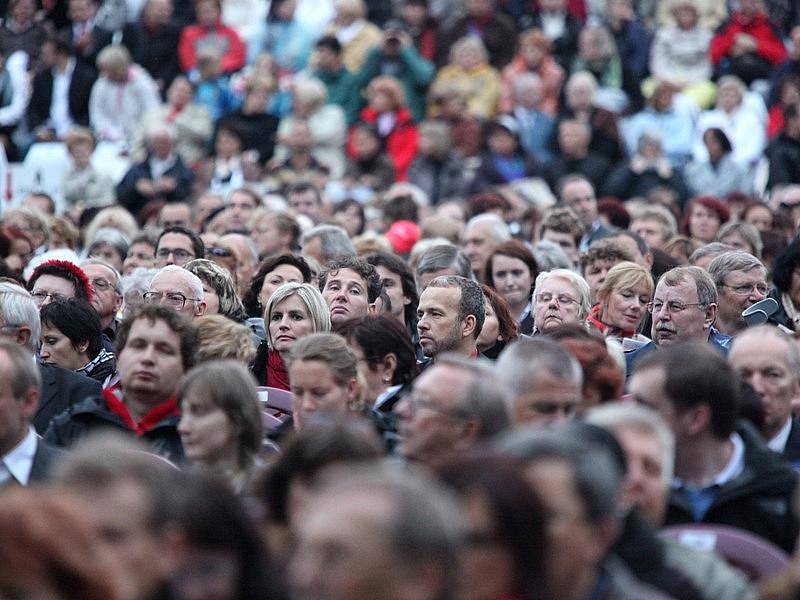 Triumfální pochod z opery Aida zahájil mezinárodní hudební festival v Jaroměřicích nad Rokytnou. Přijela i Montserrat Martí, operní pěvkyně a dcera hlavní hvězdy večera.