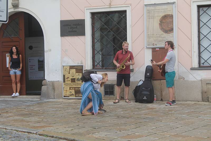 Pátek patřil v Jihlavě pouličním umělcům.