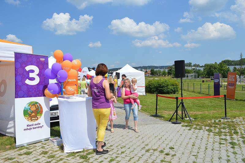 Pojízdná ordinace, kde si lidé mohou zdarma nechat vyšetřit zrak, pigmentová znaménka na kůži, stavbu těla ale i nožní klenbu, dorazila v sobotu do areálu Český mlýn v Jihlavě. Pacienti nejvíce oceňují rychlost vyšetření bez zbytečného čekání u lékaře. Kr