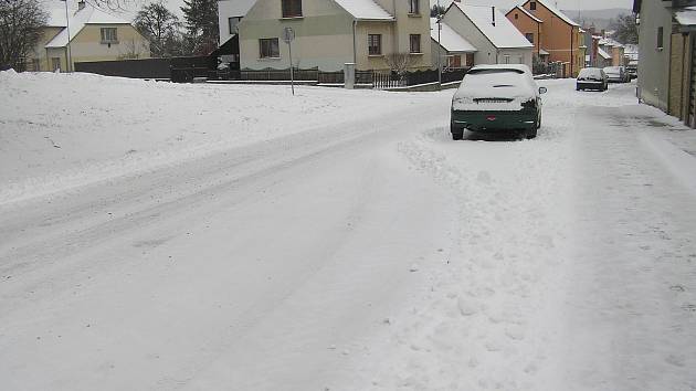 Silnice na Vysočině zasypal sníh.