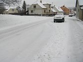Silnice na Vysočině zasypal sníh.