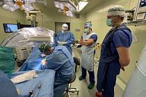 Zhruba rok a půl provádějí ortopedi v Jihlavě jako jediní na Vysočině operaci vbočených palců.