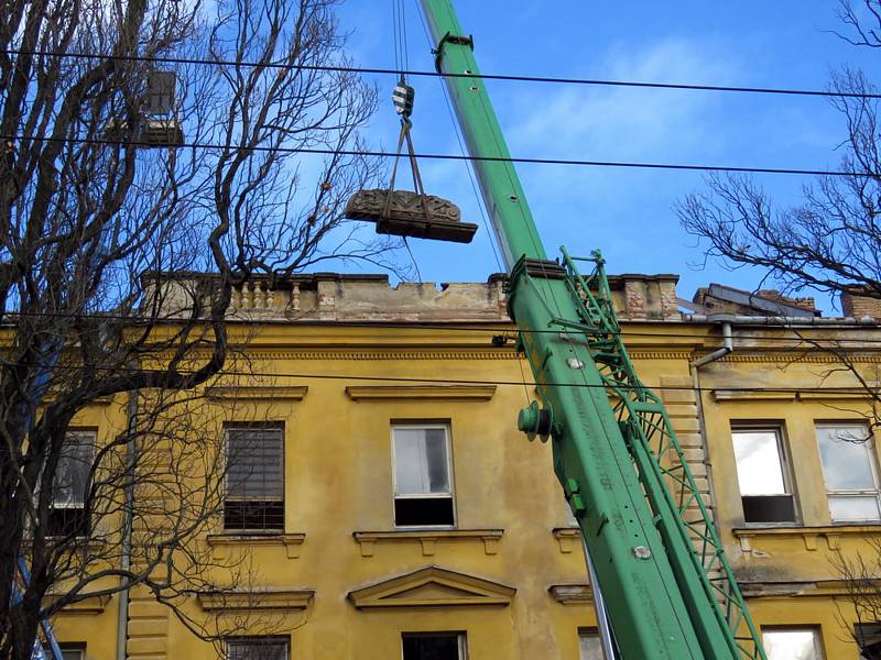 Takto plastika vypadá.