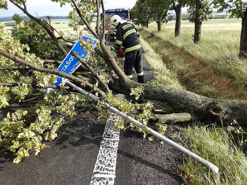 V souvislosti s počasím zasahovali hasiči na Vysočině v průběhu pondělního odpoledne a večera u devadesáti událostí. Nejčastěji na na Třebíčsku a Jihlavsku.