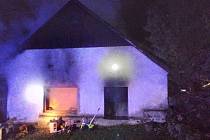 Vysočinští hasiči zasahovali v noci u požáru rodinného domu ve Staré Říši.