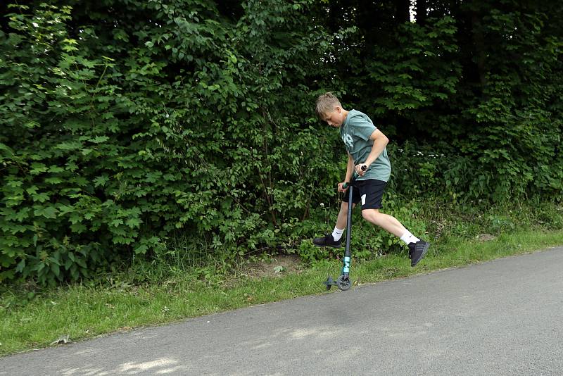 Jihlavská dráha pro kolečka v pohybu se otevřela. Na své si přijdou příznivci koloběžek, freestyle kol i skateboardů. Unikátní hřiště přilákalo na otevření desítky  malých i velkých neohrožených jezdců.