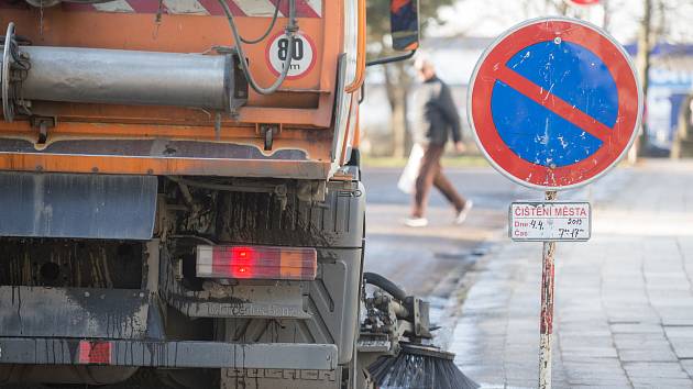Blokové čištění ulic v Jihlavě. Ilustrační foto: Deník