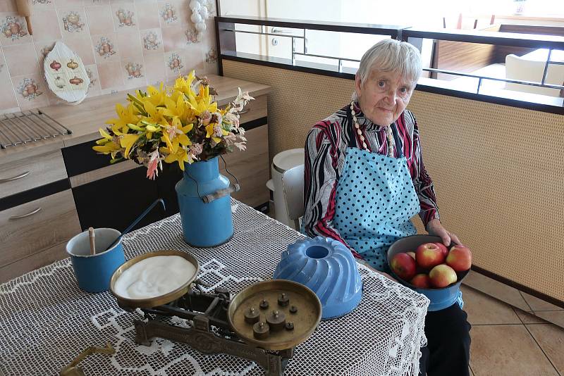 Fotografie vznikaly zhruba tři měsíce v rámci akviziční terapie, při které speciálně vyškolený personál připomíná klientům milé doteky, zvuky, vůně, události.