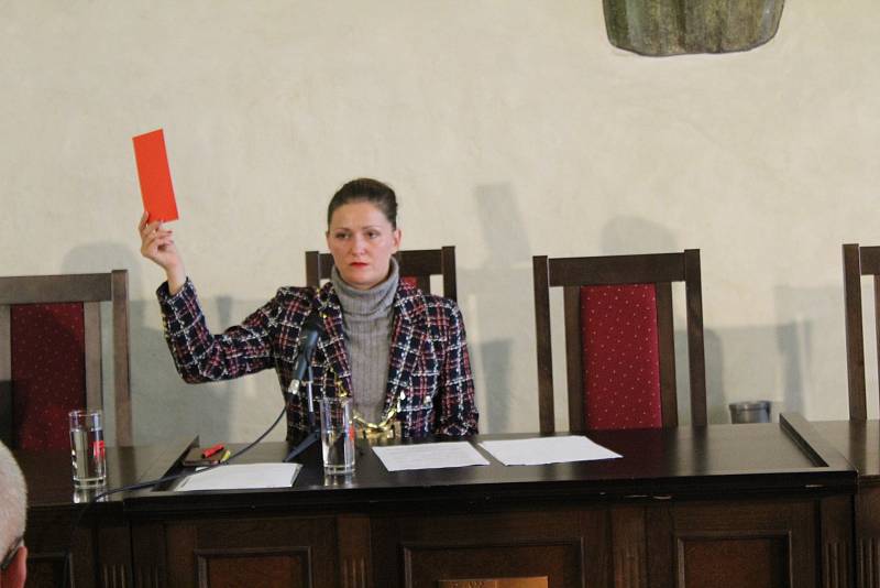 Ustavující zasedání jihlavského zastupitelstva v pondělí 24. října. Zahájení se naposledy ujala Karolína Koubová.