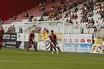 Utkání 4. kola FORTUNA:NÁRODNÍ LIGY mezi Jihlavou (ve žlutém) a Duklou Praha (1:0).