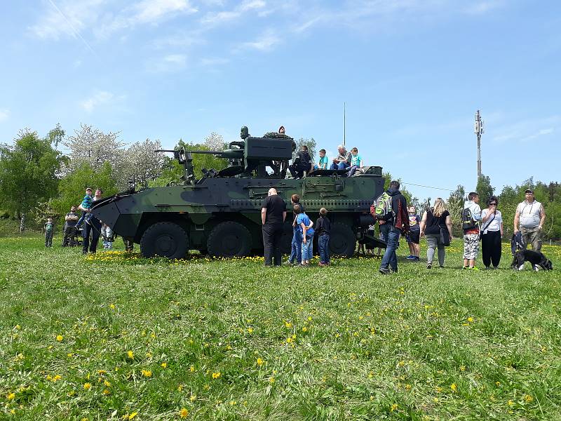 V Ořechově byl v sobotu k vidění také armádní obrněný vůz Pandur. Foto: Marie Majdičová