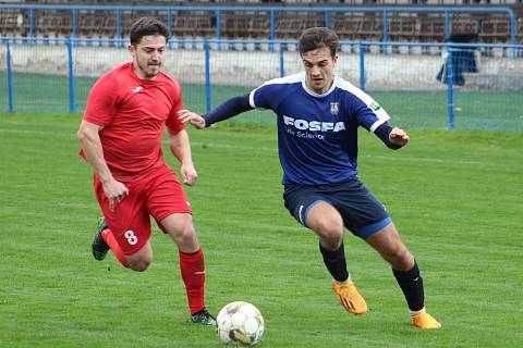 Také podruhé v tomto divizním ročníku zdolali fotbalisté Staré Říše (v červeném) soupeře z Břeclavi (v modrém).