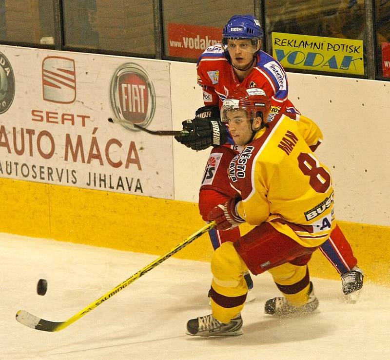 Z hokejového utkání Dukla - Poruba.