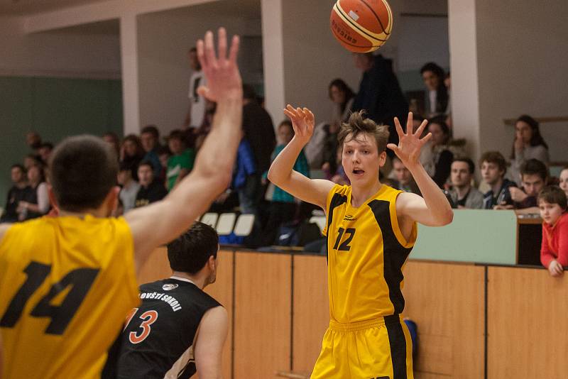 Basketbalové utkání mezi BC Vysočina a Královští sokoli.