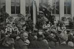 Jihlavská ZŠ T.G.Masaryka má za sebou bohatých 90 let. Se jménem prvního prezidenta je spojená od svých začátků, do názvu se však vrátil až po revoluci.