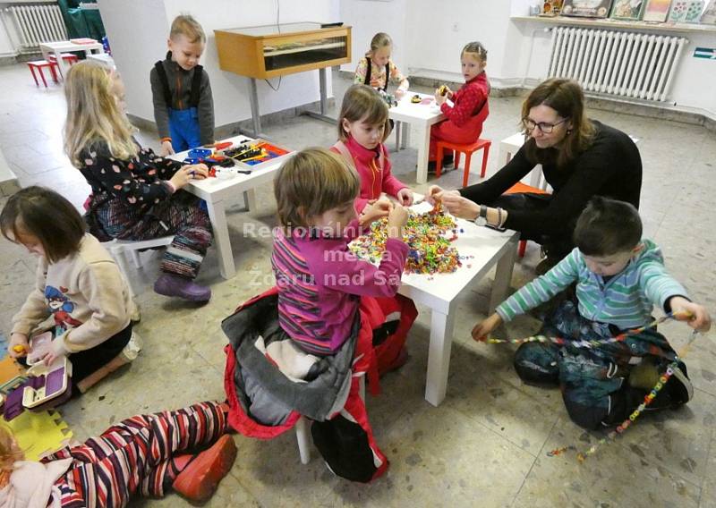 Hry a stavebnice z minulého století jsou k vidění na výstavě v Regionálním muzeu ve Žďáře nad Sázavou.