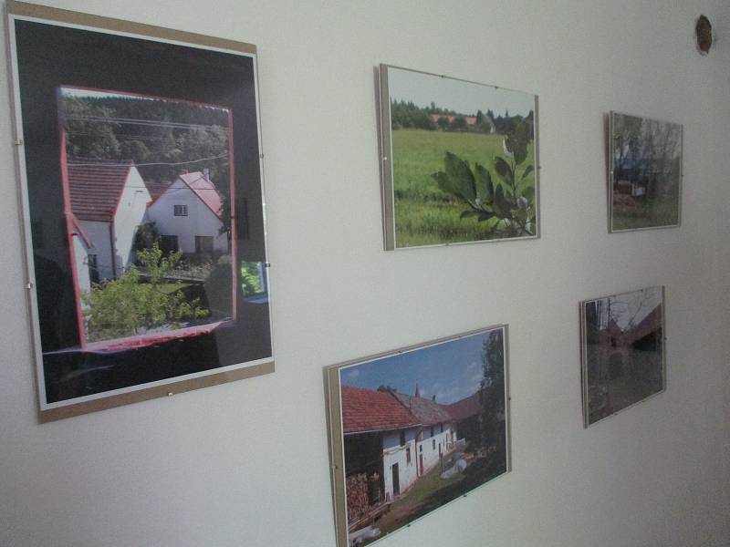 DIVADLO A SETKÁNÍ. Setkání rodáků, občanů a přátel Kostelní Myslové zpestřilo divadelní představení či výstava fotografií.