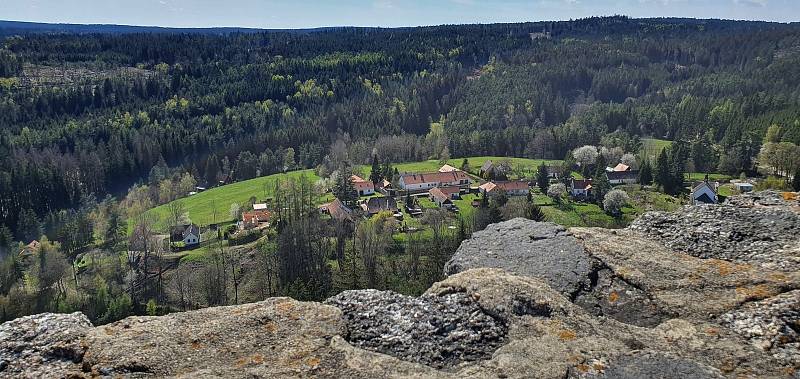 Zřícenina hradu Landštejn je směsicí několika architektonických slohů. Návštěvníci si zde přijdou na své.