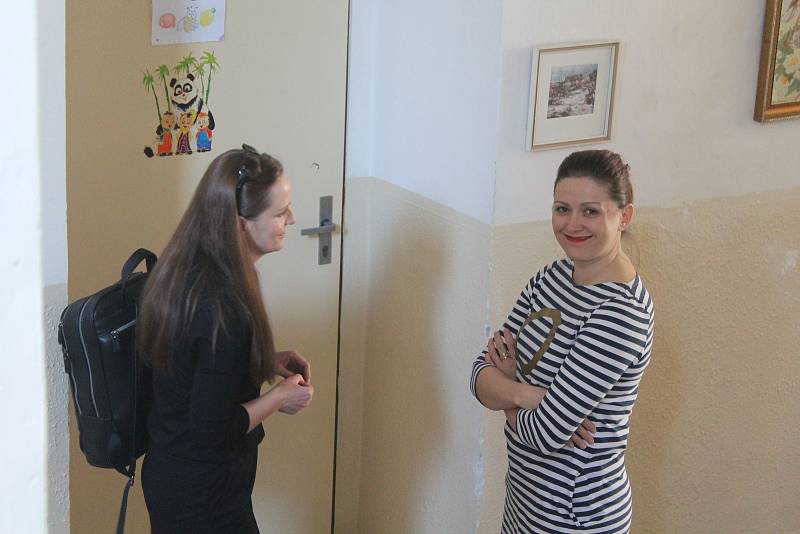 Primátorka Karolína Koubová (vpravo) měla při otevření Ukrajinského domu dobrou náladu.
