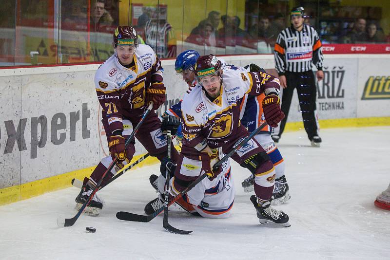 První zápas play off mezi HC Dukla Jihlava a HC Stadion Litoměřice.