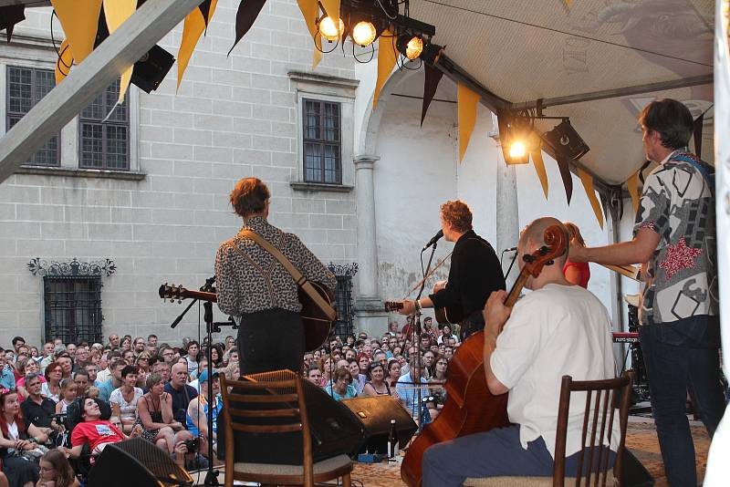 Koncert Glena Hansarda v Telči.