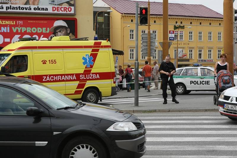 Nákladní automobil srazil v Jihlavě chodkyni.