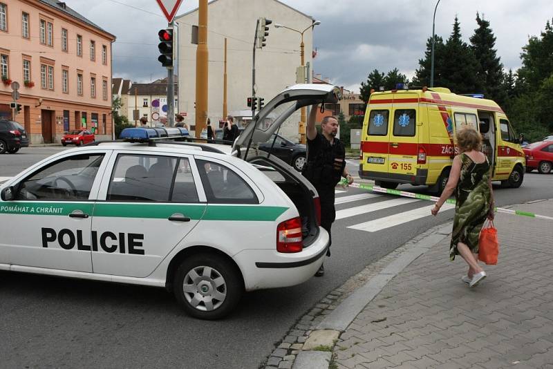 Nákladní automobil srazil v Jihlavě chodkyni.