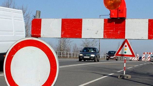Uzavřený bude úsek silnice od křižovatky nad nemocnicí až k silnici první třídy na Žďár nad Sázavou. Ilustrační foto
