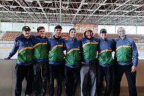 První šestice brazilských hokejistů absolvuje přípravný kemp v České republice. V jeho rámci navštívili i prvoligové utkání Dukly Jihlava se Zlínem. Vpravo šéf Ice Brasil Salvador Neto Ferreira.