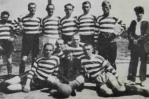 Organizovaný fotbal se začal hrát na Bedřichově v roce 1922. Jedno z prvních mužstev klubu.