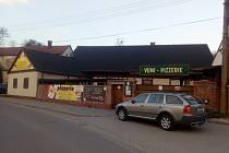 Pizzerie v Lukách nad Jihlavou musela  zavřít, díky rozvozu se daří alespoň trochu vydělávat.