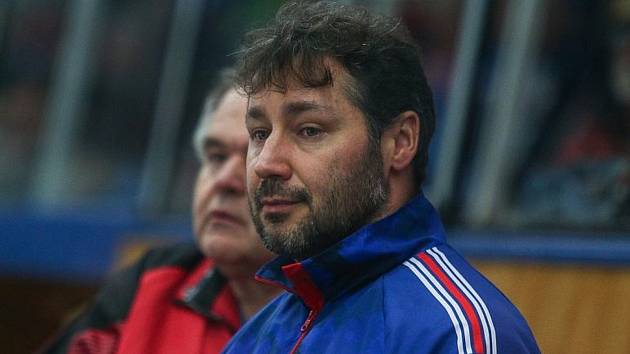 Také trenér žďárských hokejistů Martin Sobotka si uvědomuje, jak tíživým obdobím si aktuálně český hokej prochází. „Je to hodně složitá situace,“ říká.