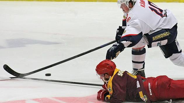 Jihlavští hokejisté v Chomutově padli, domácí Piráti je rozebrali v přesilových hrách.
