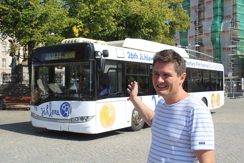 Festivalový trolejbus je po dvouleté pauze zpět, představil ho ředitel Mezinárodního festivalu dokumentárních filmů Ji.hlava Marek Hovorka.