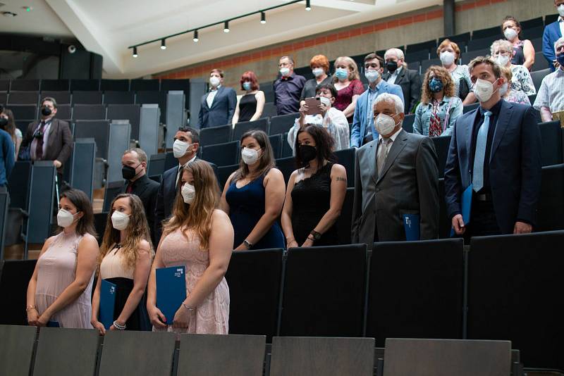 Nová aula hostila v půlce července promoce loňských absolventů Vysoké školy polytechnické Jihlava. Kvůli covidové pandemii s ročním zpožděním.