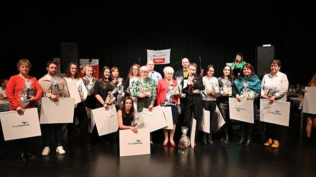 Ocenění dobrovolníků v jihlavském divadle DIOD 2023. Osmnáct nejlepších dobrovolníků.
