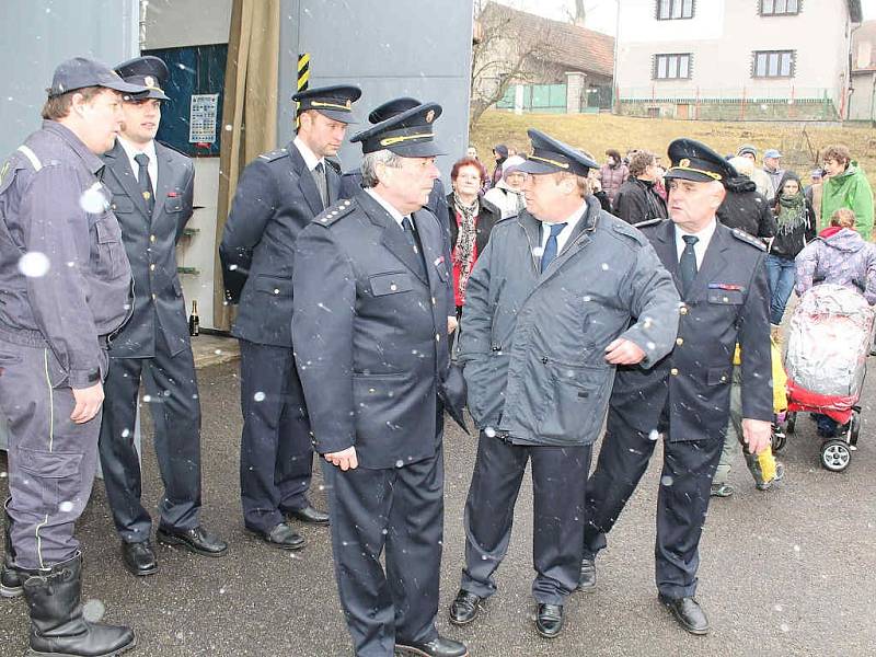 Sobotní slavnost v Hojkově přilákala desítky lidí.