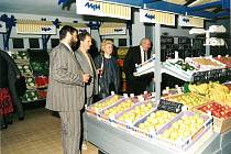 První supermarket v tehdejším Československu otevřel v červnu 1991 v Jihlavě nizozemský maloobchodní řetězec Ahold v místě dnešního supermarketu Albert.