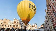 Horkovzdušné balony startovaly 25. srpna z telčského Náměstí Zachariáše z Hradce.