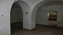 Jak se žilo na jednom kdysi krásném zámku na Jihlavsku? Nyní je v rekonstrukci.