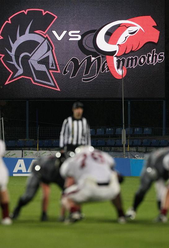 Souboj o titul vítěze 3.ligy amerického fotbalu a Bitters Bronze Bowl trofej mezi Vysočina Gladiators a Přerov Mammoths.